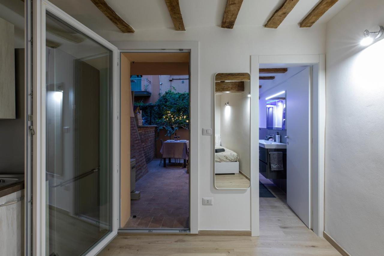 Luxury Suite In The Center I Private Patio & Kitchen Bologna Exterior photo